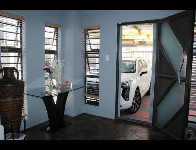 2 BEDROOM HOUSE FOR SALE IN PAROW CENTRAL